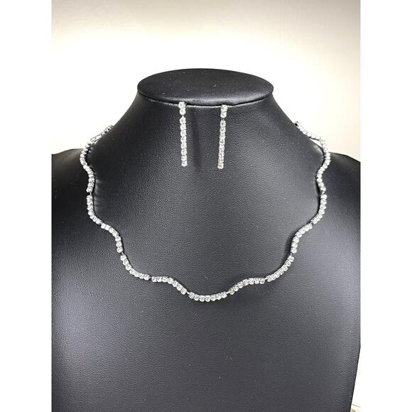 Boutique Jewelry - NEW Jewelry Set Necklace & Earrings Choker Clear Silver S13